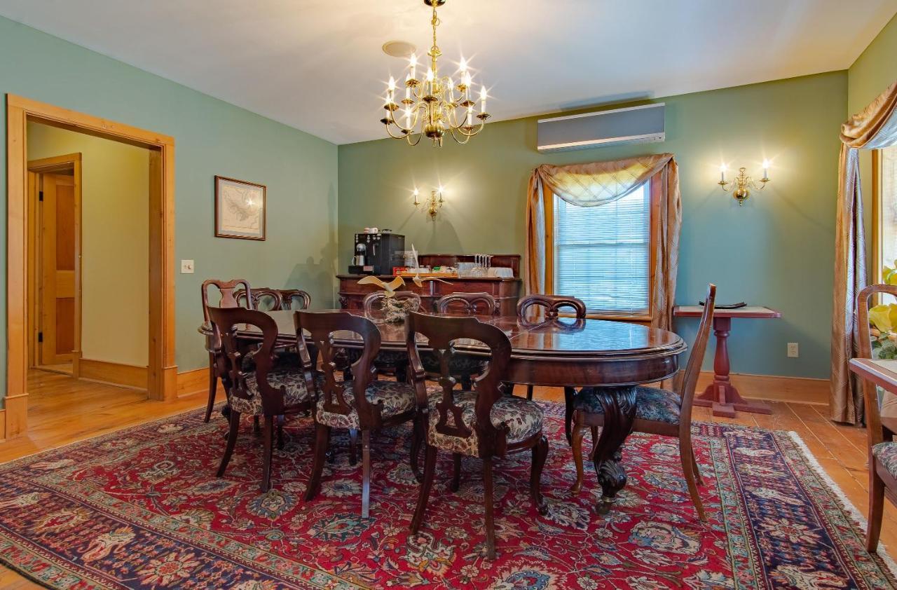 Emilyville Inn Campbellford Buitenkant foto