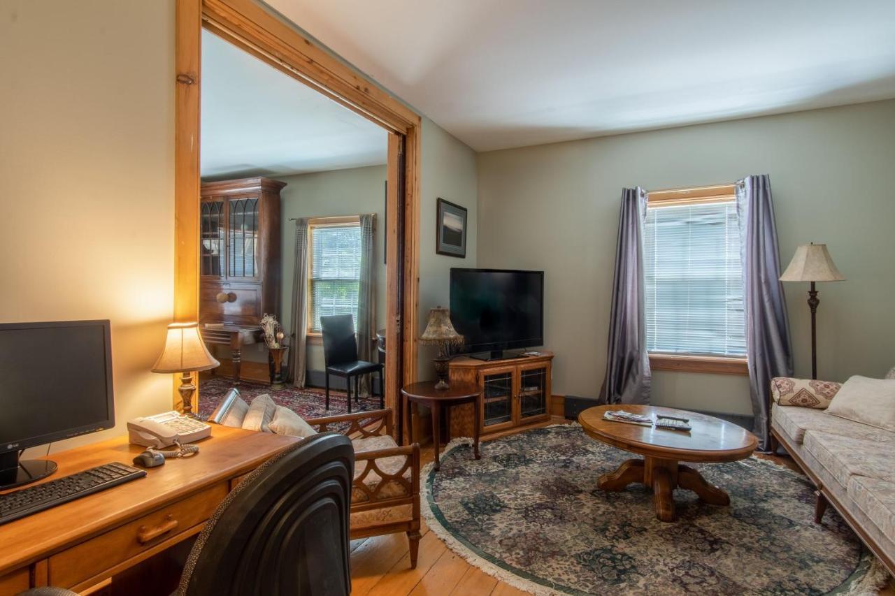 Emilyville Inn Campbellford Buitenkant foto