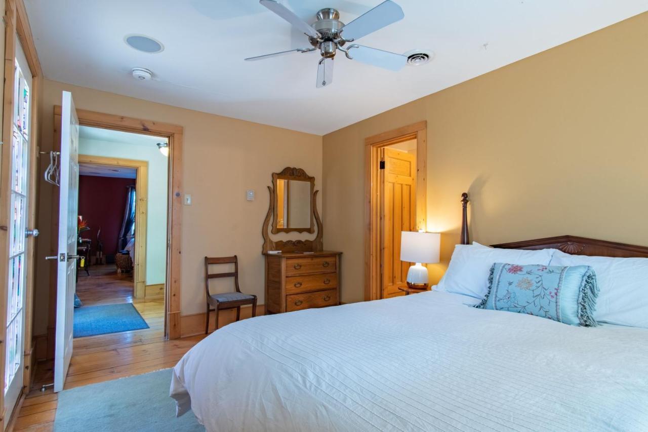 Emilyville Inn Campbellford Buitenkant foto