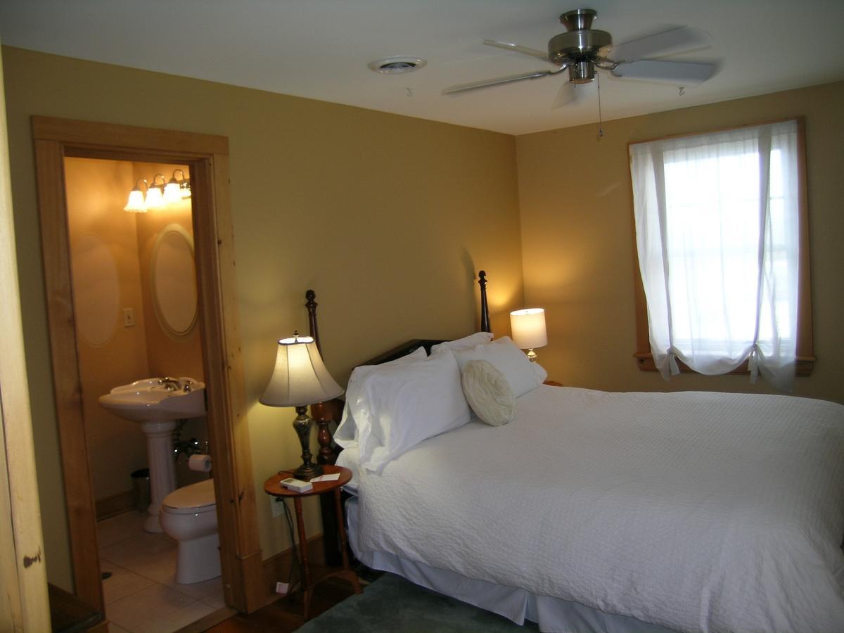 Emilyville Inn Campbellford Buitenkant foto